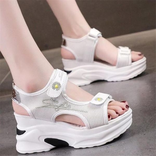 summer women sandals buckle design black white little daisy platform increase comfortable female thick sole beach shoes
summer women sandals buckle design black white little daisy platform increase comfortable female thick sole beach shoes