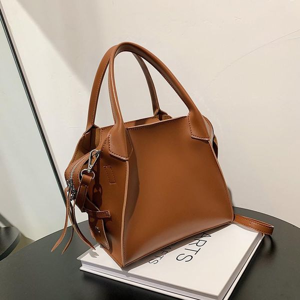 evening bags solid color fashion large capacity shoulder for women 2021 leather designer crossbody bag women's handbag
evening bags solid color fashion large capacity shoulder for women 2021 leather designer crossbody bag women's handbag