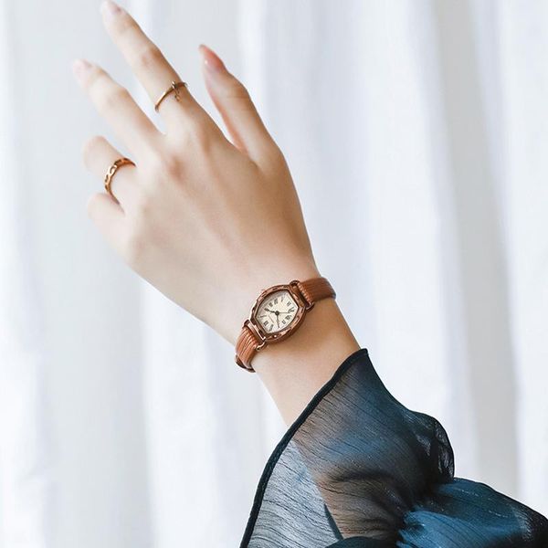 wristwatches 2021 ladies watch rhinestones british sports leisure fashion student belt female holiday gift pin buckle round dial, Slivery;brown
wristwatches 2021 ladies watch rhinestones british sports leisure fashion student belt female holiday gift pin buckle round dial, Slivery;brown