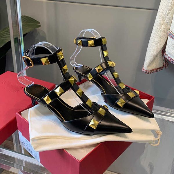 high version v home fits all solid color muller pointed sandals for women to wear black low high heels
high version v home fits all solid color muller pointed sandals for women to wear black low high heels