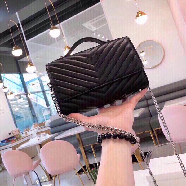 2021 luxury fashion brand designer classic large capacity flip wallet handbag women 3a + leather shoulder messenger bag, Red;black
2021 luxury fashion brand designer classic large capacity flip wallet handbag women 3a + leather shoulder messenger bag, Red;black