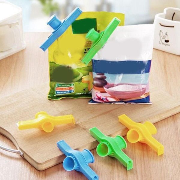 creative reuseable bag clip snack fresh storage sealing kitchen mini vacuum with a cap type spray nozzle clips
creative reuseable bag clip snack fresh storage sealing kitchen mini vacuum with a cap type spray nozzle clips