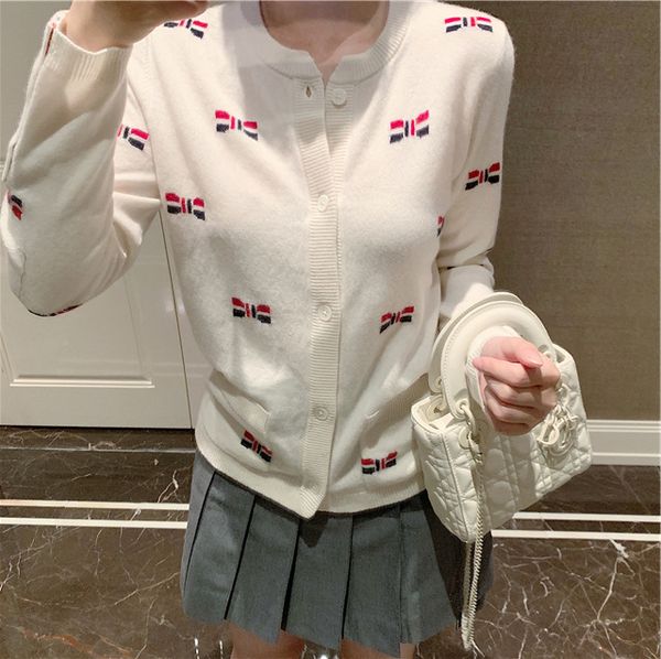 spring and autumn new color contrast bow pattern round neck wool knitted cardigan women's thin sweet small coat, White
spring and autumn new color contrast bow pattern round neck wool knitted cardigan women's thin sweet small coat, White