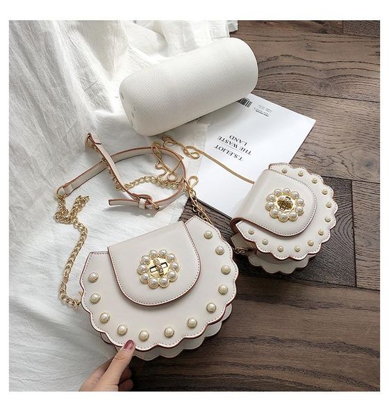 cross body 2021 summer pu leather flip women's designer handbag pearl lock chain shoulder messenger bags
cross body 2021 summer pu leather flip women's designer handbag pearl lock chain shoulder messenger bags