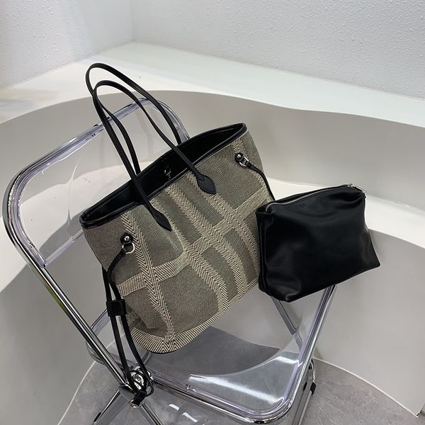 jorge tote bag women's canvas checked shoulder large leisure and versatile capacity mother son bag fashion, Black;red
jorge tote bag women's canvas checked shoulder large leisure and versatile capacity mother son bag fashion, Black;red