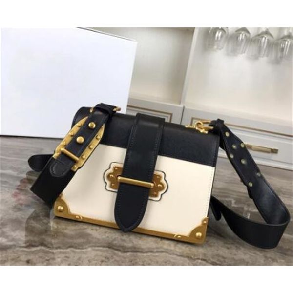 classic square chain shoulder bags letter insert buckle purse lady handbags genuine leather women clutch messenger bag crossbody totes
classic square chain shoulder bags letter insert buckle purse lady handbags genuine leather women clutch messenger bag crossbody totes