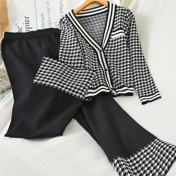 two piece dress 2021 spring v-neck women plaid knitted cardigan sweater + casual wide-leg trousers two-piece set female loose knitting suit, White
two piece dress 2021 spring v-neck women plaid knitted cardigan sweater + casual wide-leg trousers two-piece set female loose knitting suit, White