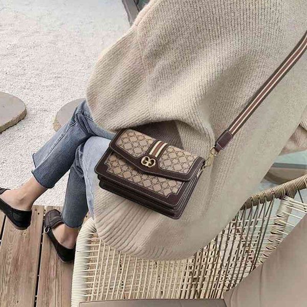 2022 factory wholesale women's bag fashion, foreign style, broadband small square bag, versatile ins high-grade one shoulder messenger
2022 factory wholesale women's bag fashion, foreign style, broadband small square bag, versatile ins high-grade one shoulder messenger