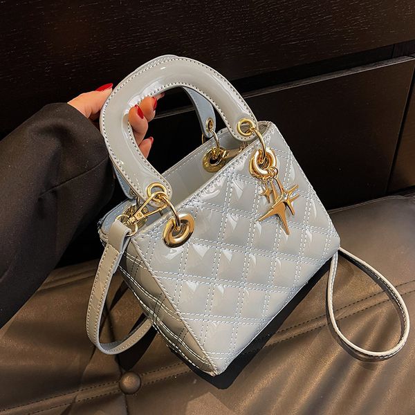 wholesale ladies leathers bags simple and versatile blue fashion patent leathers handbag sweet little fresh leather backpack elegant atmosph
wholesale ladies leathers bags simple and versatile blue fashion patent leathers handbag sweet little fresh leather backpack elegant atmosph