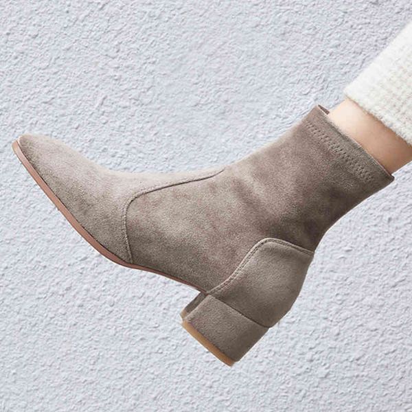 dress shoes botas femininas elásticas smartull, botas curtas de camurça, da moda, feitas à mão, bico ponteiro clássico, palmilha pele carnei, Black
dress shoes botas femininas elásticas smartull, botas curtas de camurça, da moda, feitas à mão, bico ponteiro clássico, palmilha pele carnei, Black