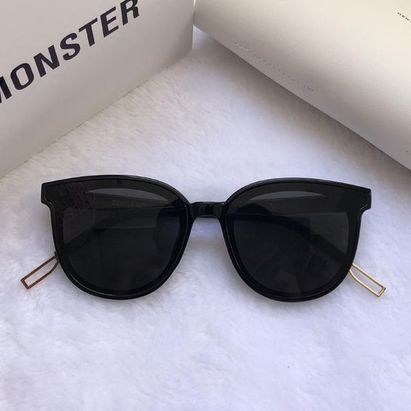 2021 women classic gm brand designer sunglasses gentle men fashion oval sun glasses vintage sunglasses original package mamars, White;black
2021 women classic gm brand designer sunglasses gentle men fashion oval sun glasses vintage sunglasses original package mamars, White;black