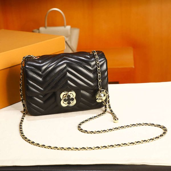 small bag female 2021 summer chain small square embroidered line pattern simple lock single shoulder messenger bag
small bag female 2021 summer chain small square embroidered line pattern simple lock single shoulder messenger bag