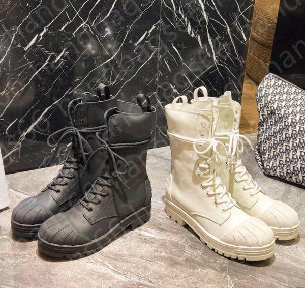 2021 shell toe shoes martins calf upper with water-dyed leather lining with rubber outsole, Black
2021 shell toe shoes martins calf upper with water-dyed leather lining with rubber outsole, Black