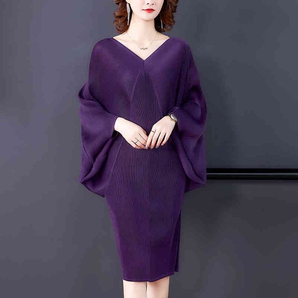 dressed elegant pleated size large seam dress party 2021 female temperament bat bag miyak hip color, Black;gray
dressed elegant pleated size large seam dress party 2021 female temperament bat bag miyak hip color, Black;gray