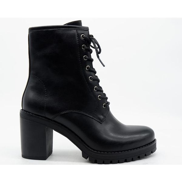 boots women casual winter black leather zipper belt temperament thick bottom waterproof short high heels
boots women casual winter black leather zipper belt temperament thick bottom waterproof short high heels
