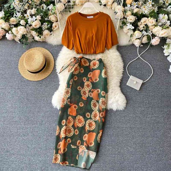 women vintage print suit two piece sets t-shirt high waist floral irregular skirt outfits woman beach casual 210602, White
women vintage print suit two piece sets t-shirt high waist floral irregular skirt outfits woman beach casual 210602, White