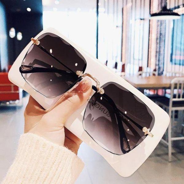 sunglasses women brand designer cutting lens rimless gradient retro alloy frames eyewear, White;black
sunglasses women brand designer cutting lens rimless gradient retro alloy frames eyewear, White;black
