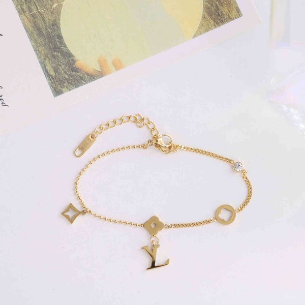 2021 new jewelry chen decoration titanium steel hollowed out flower diamond letter bead chain bracelet as old lady celebrity style, Black
2021 new jewelry chen decoration titanium steel hollowed out flower diamond letter bead chain bracelet as old lady celebrity style, Black
