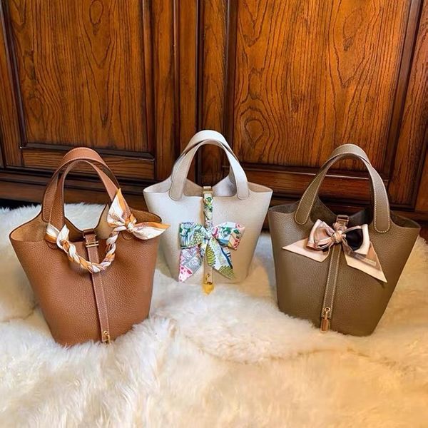 new 2021 h family lychee vegetable basket picotin bucket leather bag with lockhileng
new 2021 h family lychee vegetable basket picotin bucket leather bag with lockhileng