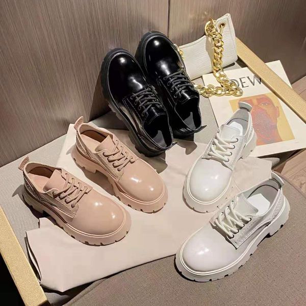 2021 women high short boots fashion leather platform boot designer luxurys ladies thick bottom casual shoes with box size 35-40, Black
2021 women high short boots fashion leather platform boot designer luxurys ladies thick bottom casual shoes with box size 35-40, Black