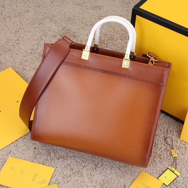 design handbag emily 2021 new fashion retretro alphabetic ladies amber double handle large capacity women's shopping bag
design handbag emily 2021 new fashion retretro alphabetic ladies amber double handle large capacity women's shopping bag