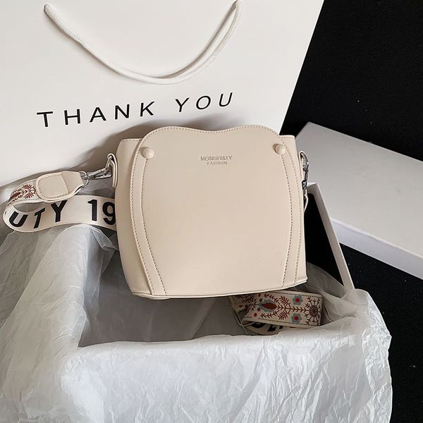 daily bag womens bag 2021 new korean style fashionable shoulder messenger bag small clear new wide shoulder strap high texture lovely bucket
daily bag womens bag 2021 new korean style fashionable shoulder messenger bag small clear new wide shoulder strap high texture lovely bucket