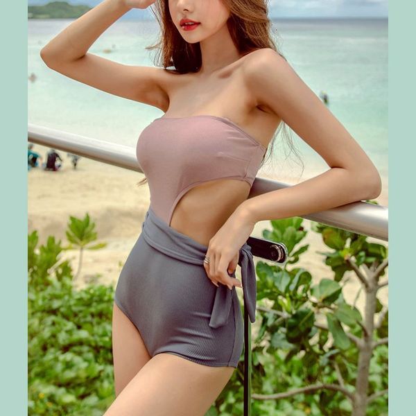 out one shoulder triangle bikini swimsuit cut waist show splicing women' swimsuit, Red;black
out one shoulder triangle bikini swimsuit cut waist show splicing women' swimsuit, Red;black