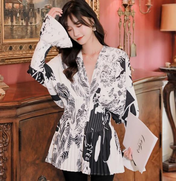 women's blouses & shirts 2021 elegant women shirt v neck flare long sleeve high wiast pleated vintage organza blouse lapel, White
women's blouses & shirts 2021 elegant women shirt v neck flare long sleeve high wiast pleated vintage organza blouse lapel, White