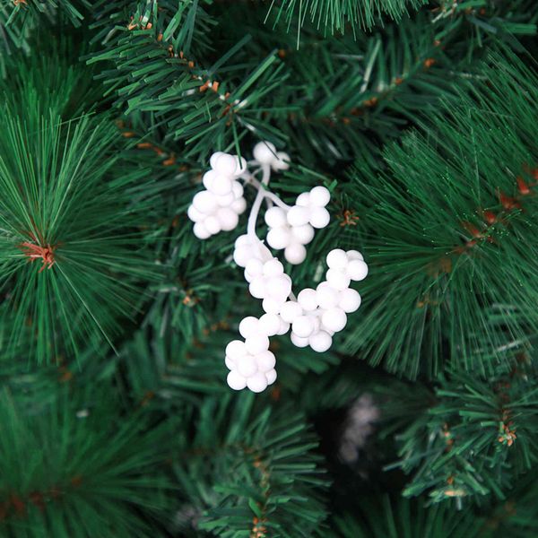 white berries, christmas decorations, fruit, white foam, single berry, p, home furnishing, living room.
white berries, christmas decorations, fruit, white foam, single berry, p, home furnishing, living room.