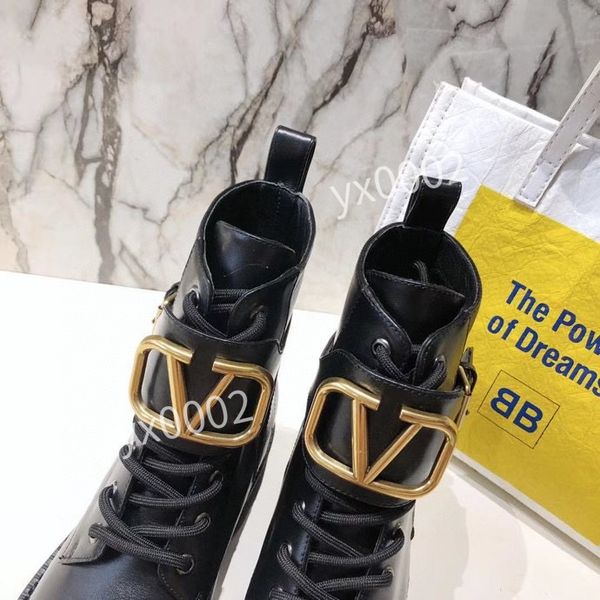 2021 boots women genuine leather v metal buckle martin boot motorcycle boots outdoor thick bottom shoes 35-41, Black
2021 boots women genuine leather v metal buckle martin boot motorcycle boots outdoor thick bottom shoes 35-41, Black