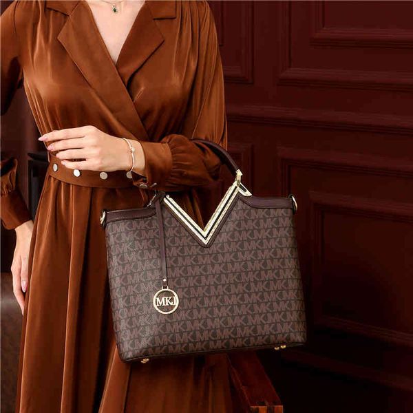 handbag luxury 2021 fashion high capacity women's bag leather messenger, Black;red
handbag luxury 2021 fashion high capacity women's bag leather messenger, Black;red