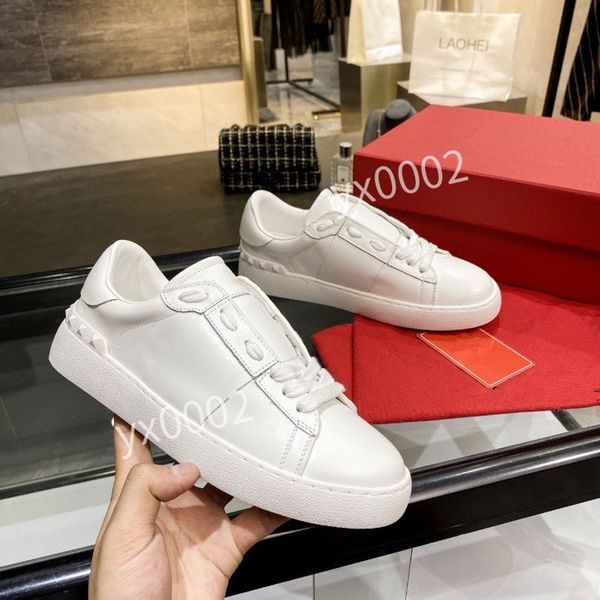 2021 women designer boots martin desert boot flamingos love arrow real leather medal coarse non-slip winter shoes size35-45, Black
2021 women designer boots martin desert boot flamingos love arrow real leather medal coarse non-slip winter shoes size35-45, Black