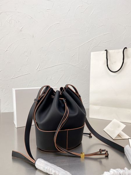 splicing bucket bags package shipment don't want to buy both sides easily crashed just choose this oh can back outside sewing line is a
splicing bucket bags package shipment don't want to buy both sides easily crashed just choose this oh can back outside sewing line is a