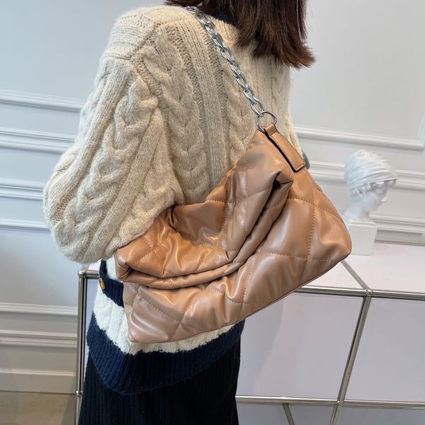autumn and winter new fashion versatile pu women's chain fold single shoulder messenger bag foreign temperament lady large bag
autumn and winter new fashion versatile pu women's chain fold single shoulder messenger bag foreign temperament lady large bag