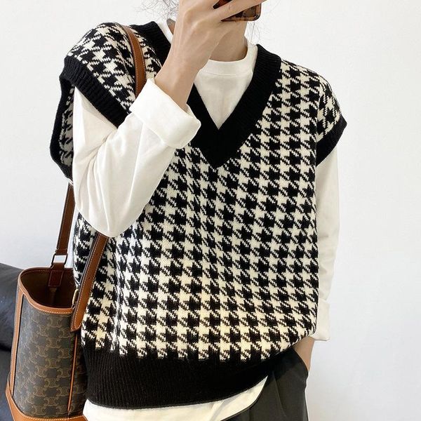 women's sweaters yeungpok 2021 women loose knitted vest sweater girls v neck sleeveless thick vintage suits female waistcoat chic, White;black
women's sweaters yeungpok 2021 women loose knitted vest sweater girls v neck sleeveless thick vintage suits female waistcoat chic, White;black