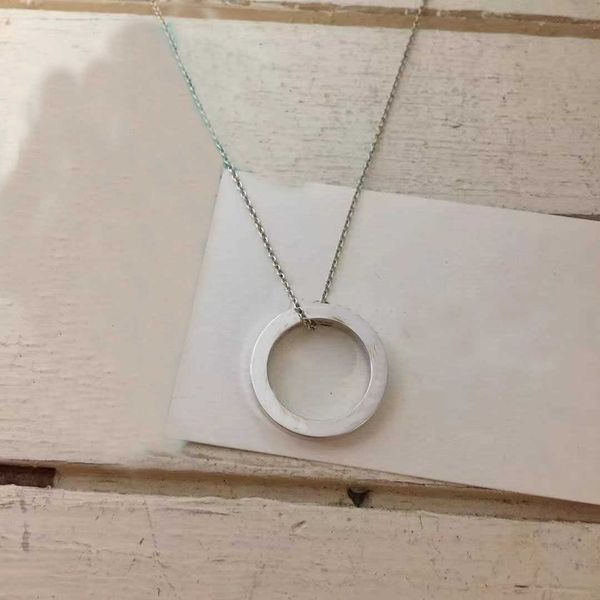 classic luxury sterling silver love necklace fashion round sliding pendant channel jewelry beautifully designed gift box
classic luxury sterling silver love necklace fashion round sliding pendant channel jewelry beautifully designed gift box