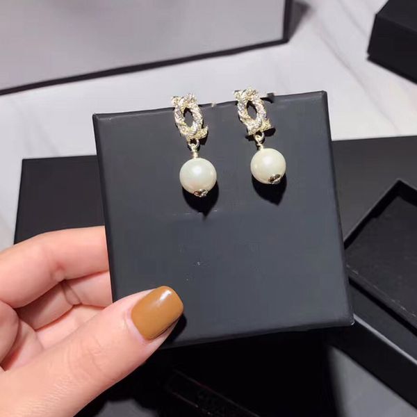 20212021 stud designer earrings classic double letter logo mahua pearl pendant 925 silver needle l0-c23, Golden;silver
20212021 stud designer earrings classic double letter logo mahua pearl pendant 925 silver needle l0-c23, Golden;silver