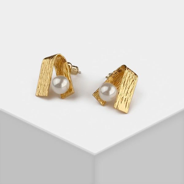amorita boutique an artificial pearl in the shape of a silk ribbon earrings stud, Golden;silver
amorita boutique an artificial pearl in the shape of a silk ribbon earrings stud, Golden;silver