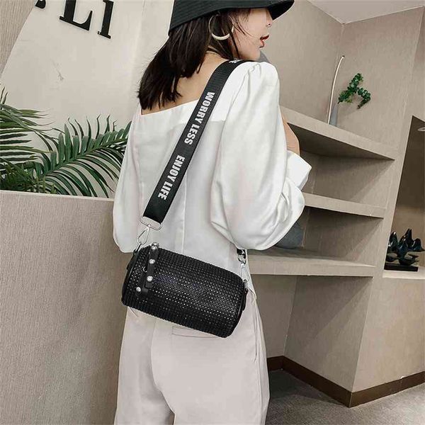 cylinder inlaid diamond 2021 new fashion messenger casual versatile wide strap women's single shoulder bag
cylinder inlaid diamond 2021 new fashion messenger casual versatile wide strap women's single shoulder bag