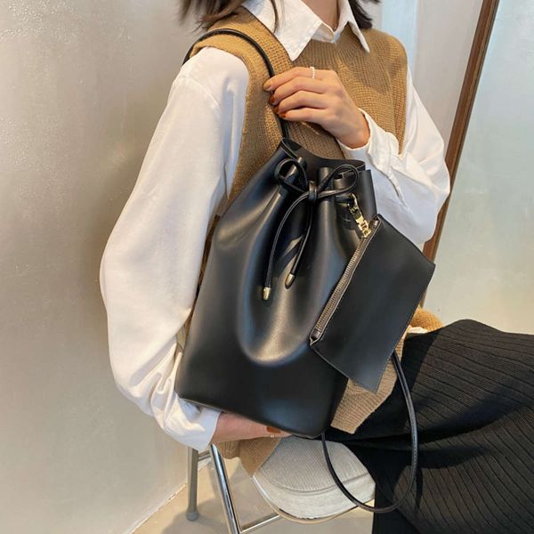 designer dinner baglarge capacity pumping bucket bag leisure women's 2021 messenger simple double shoulder foreign style fashion single
designer dinner baglarge capacity pumping bucket bag leisure women's 2021 messenger simple double shoulder foreign style fashion single