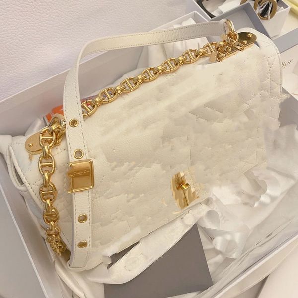 luxury handbag new summer montaigne c/d star chain bag fashion messenger shoulder crossbody wallet tote designer bag high qualit
luxury handbag new summer montaigne c/d star chain bag fashion messenger shoulder crossbody wallet tote designer bag high qualit