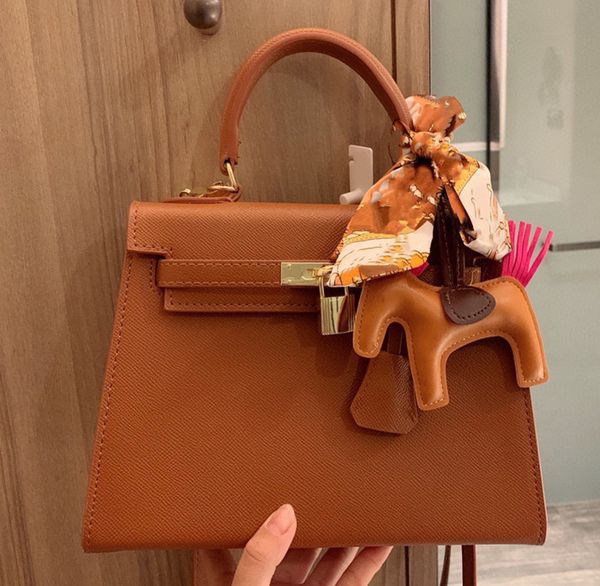 luxurys designers high-quality shoulder bags leather real leathers pochette totes women bag handbags mother fashion lady wallet metallic sil
luxurys designers high-quality shoulder bags leather real leathers pochette totes women bag handbags mother fashion lady wallet metallic sil