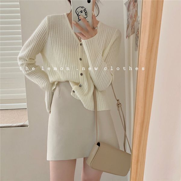 luxury women's jackets 2021 pit stripe v-neck knitted cardigan women's autumn fashion korean bm short sweater outer et, Black;brown
luxury women's jackets 2021 pit stripe v-neck knitted cardigan women's autumn fashion korean bm short sweater outer et, Black;brown
