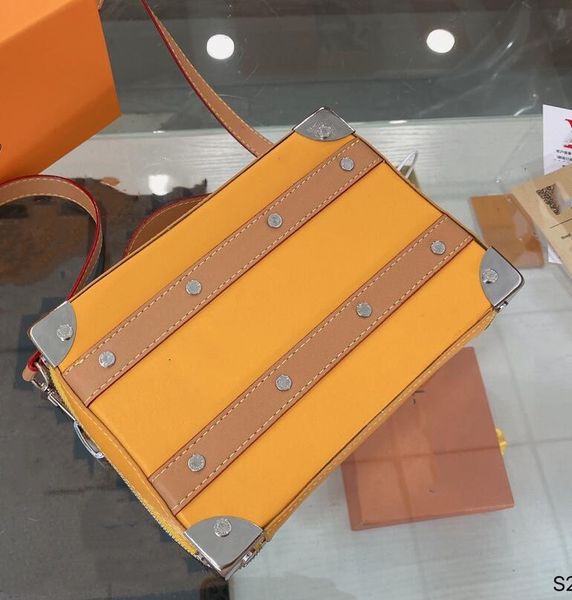 senior designer handbag box bag leather tassel zipper shoulder bags women's cross bag21*15cm
senior designer handbag box bag leather tassel zipper shoulder bags women's cross bag21*15cm