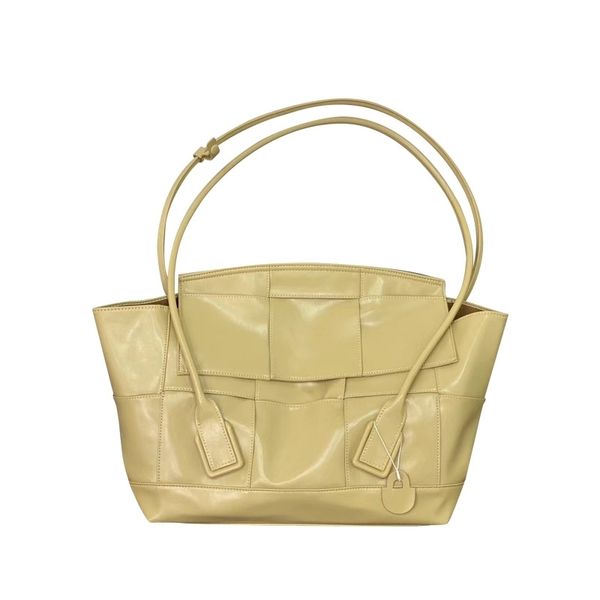 women luxurys designers bags 2021 spring and summer crossbow single hand wing black designer handbag handbags totes crossbody bag
women luxurys designers bags 2021 spring and summer crossbow single hand wing black designer handbag handbags totes crossbody bag