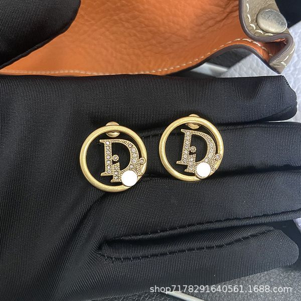 d family round chain earrings female 925 sterling sier windnet red fashion ins advanced sense earrings letter, Golden
d family round chain earrings female 925 sterling sier windnet red fashion ins advanced sense earrings letter, Golden