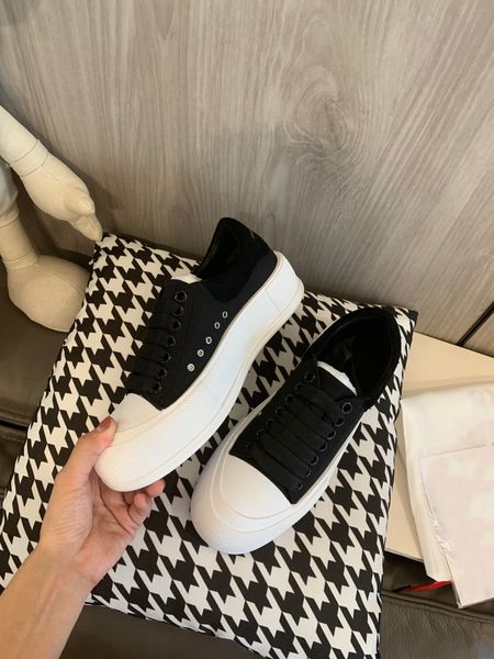 designer high-quality, trendy fashionable low-women's shoes, dynamic and versatile, comfortable , wear-resistant, size 35-40, Black
designer high-quality, trendy fashionable low-women's shoes, dynamic and versatile, comfortable , wear-resistant, size 35-40, Black