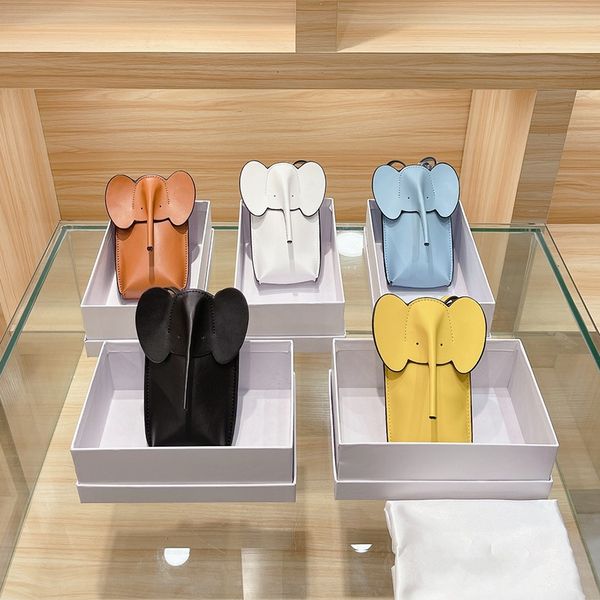 2023 new fashion messenger bag leather designer mobile phone bags cute cartoon baby elephant wallet black and white gift box mini
2023 new fashion messenger bag leather designer mobile phone bags cute cartoon baby elephant wallet black and white gift box mini