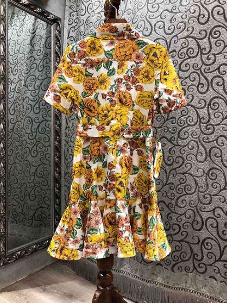 capris est fashion 2021 spring women turn-down collar yellow floral print chest pocket deco short sleeve ruffle, Black;gray
capris est fashion 2021 spring women turn-down collar yellow floral print chest pocket deco short sleeve ruffle, Black;gray