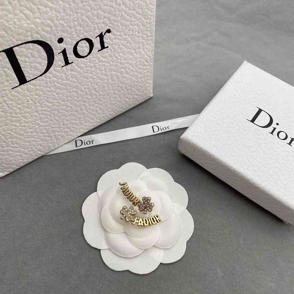special offer 2021 luxury designer jewelry fashion letter earrings temperament goddess model sense full diamond love clover, Silver
special offer 2021 luxury designer jewelry fashion letter earrings temperament goddess model sense full diamond love clover, Silver